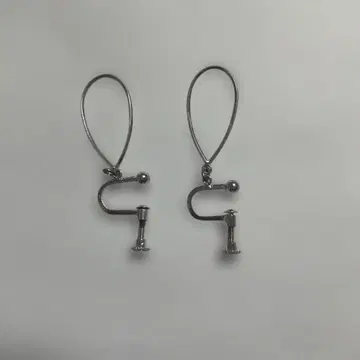 유니크한 스크류형 실버 귀찌