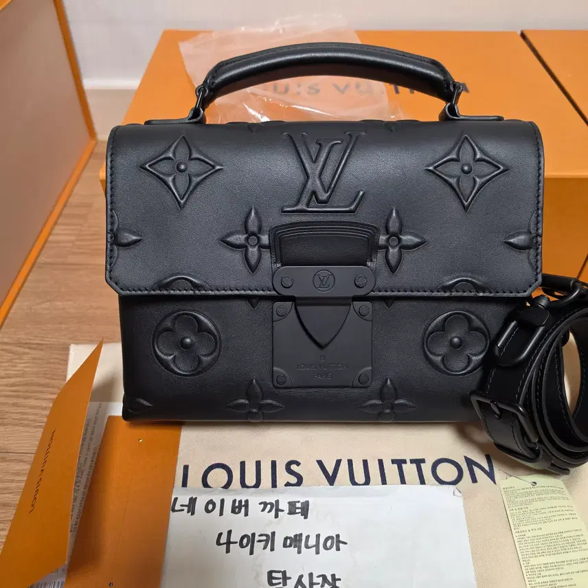 루이비통 버질아블로 엠보싱 자이언트 모노그램 토트백 크로스백 사진 4
