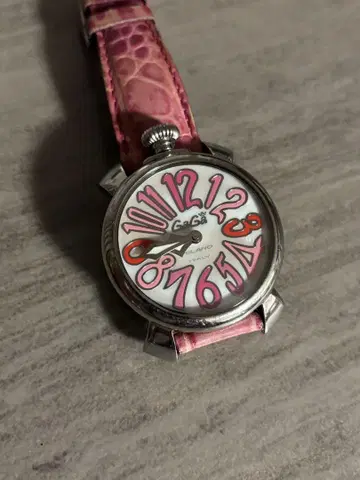 GaGaMILANO 손목시계 벨트 2개 포함