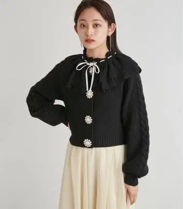 릴리 브라운 프릴 칼라 니트 가디건 F 사이즈