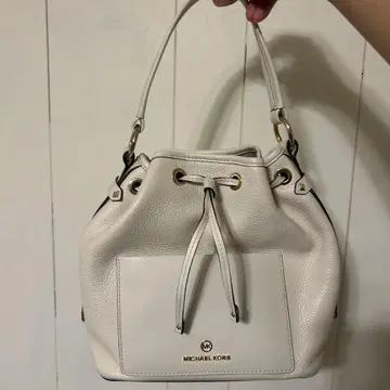 MICHAEL KORS 화이트 버킷형 숄더백 버킷백