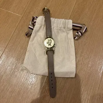 일비손테 가죽 금장 장식 팔찌 수납 가방 포함