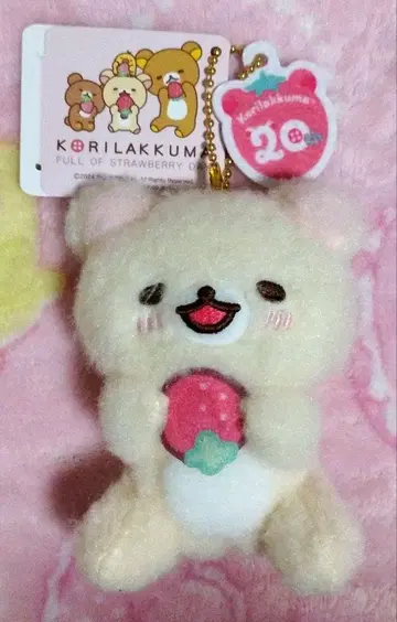 코리락쿠마의 딸기 없는 하루 볼체인 달린 봉제 인형