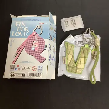 Pin for love V 알파벳 러브 팝마트 브이 V