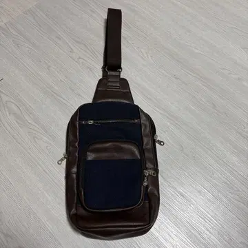다케오 키쿠치 tk 브라운 가죽 네이비 울 바디백