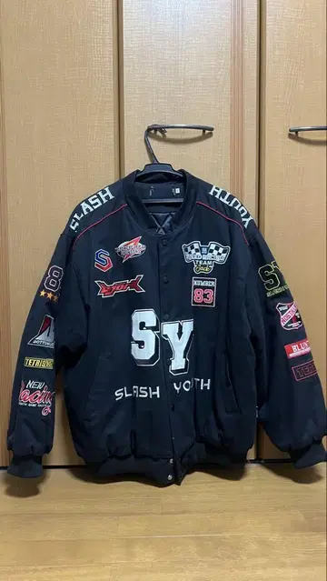 SLASH YOUTH 블랙 바시티 자켓