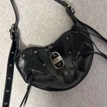 JW PEI 블랙 숄더백 Y2K