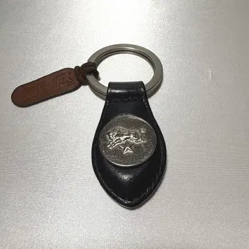 새상품급 ILBISONTE 블랙 가죽 키링