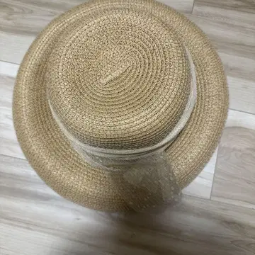 스트로우 소재 베이지 브림햇
