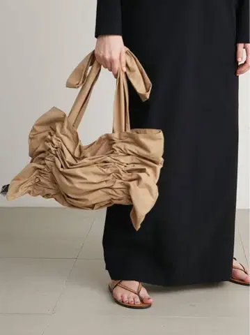 S/S 개더 장식 베이지 숄더백