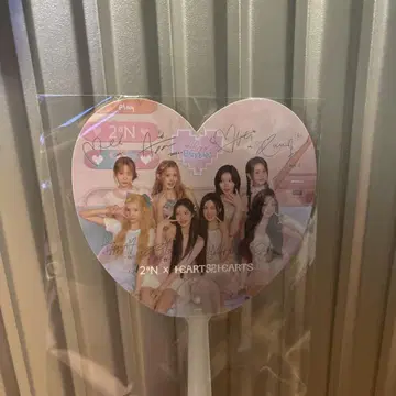 2aN x HEART2HEART 사인 포함 부채