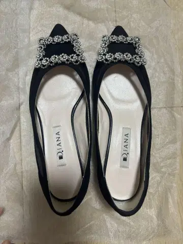 D'iana 비쥬 장식 블랙 펌프스 21.5cm