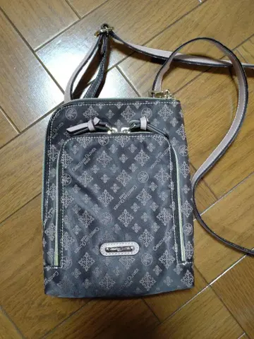 로고 숄더백