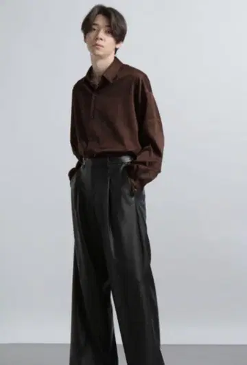 다크 아라베스크 프린트 셔츠 (HARE)