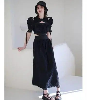 SNIDEL 스위칭 데콜테 오픈 원피스 블랙 0 사이즈
