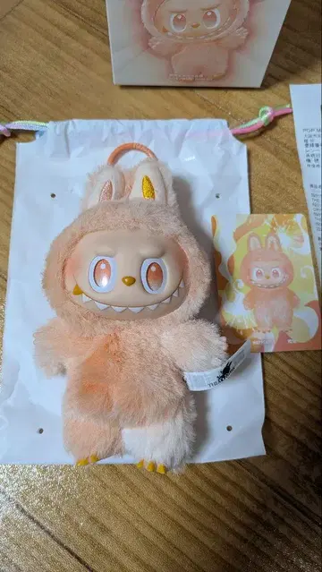 POP MART 봉제 인형 오렌지 컬러