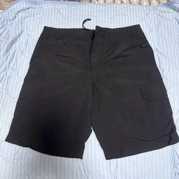 헬리 한센 블랙 카고 숏팬츠