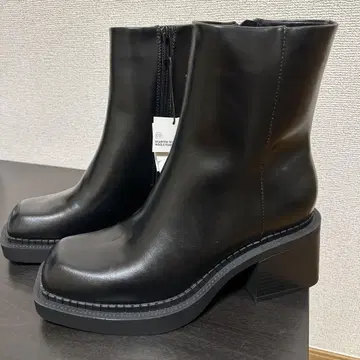 ZARA 블랙 가죽 숏부츠