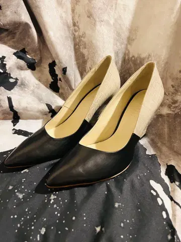 BARNEYS NEW YORK 하이힐 블랙/베이지
