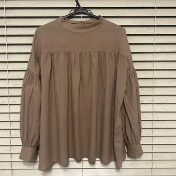 윔 가젯 모카 브라운 벌룬 슬리브 긴팔 셔츠