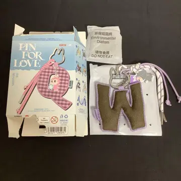 Pin for love W 알파벳 러브브 팝마트