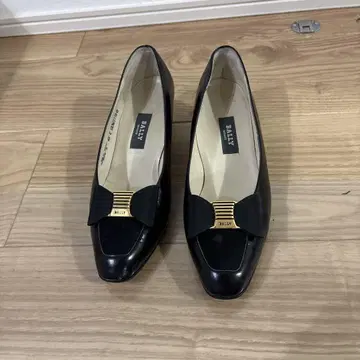BALLY 블랙 리본 펌프스 4.5 E