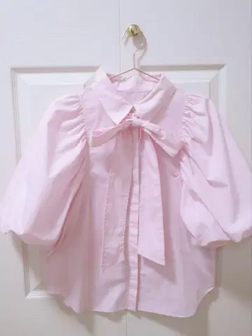 Lily Brown 볼륨 슬리브 블라우스