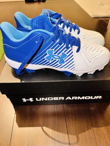 UNDER ARMOUR 스파이크 슈즈 24.5cm