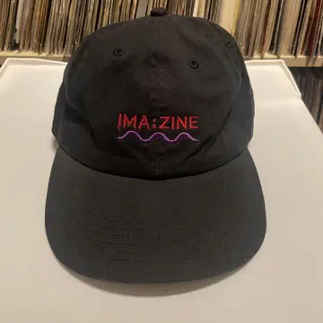 IMA:ZINE 자수 로고 캡 블랙