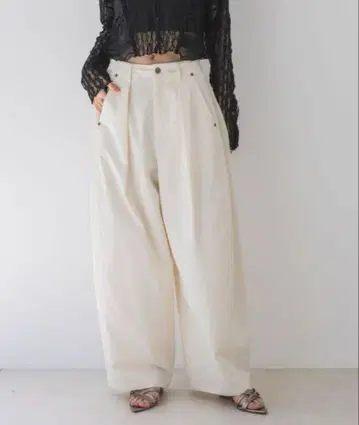 JEANASIS 배럴 레그 볼륨 팬츠 M 사이즈 아이보리