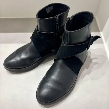 fitflop 블랙 가죽 숏부츠