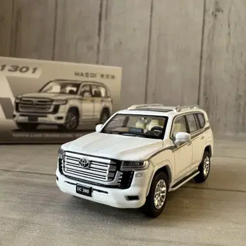 도요타 랜드크루저 LC300 GR-S 1/64 도요타 미니카 화이트