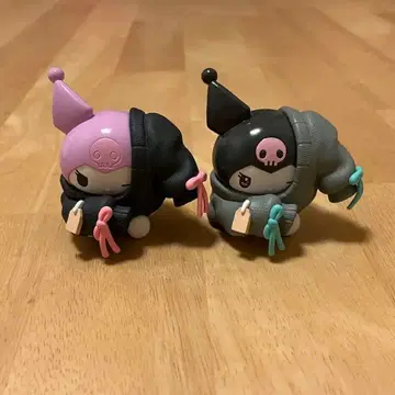 산리오 옷 갈아입는 중 쿠로미