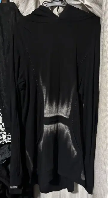 kmrii 블랙 그라데이션 후드 부착 후드티