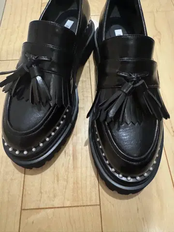 EVOL 블랙 프린지 로퍼