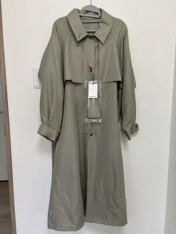 올리브 그린 트렌치코트 벨트 포함