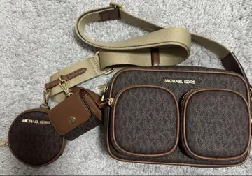 마이클코어스 크로스 바디 위드 테크 터치 미디엄