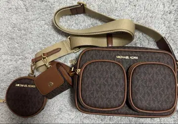 마이클코어스 크로스 바디 위드 테크 터치 미디엄