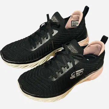 Skechers 블랙 스니커즈