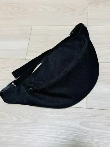 [ UNIVERSAL PRODUCTS ] 바디 백