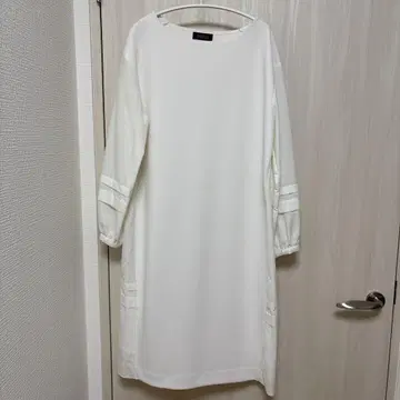 BARNEYS NEWYORK 화이트 무릎 기장 원피스 긴팔