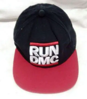 H&M RUN DMC 콜라보 캡 RUN DMC 자수 로고 캡 블랙/빨간색