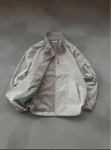 Adoon plain/STAND NECK WAVE LOGO BLOUSON