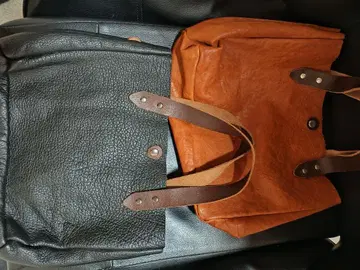블랙과 오렌지 가죽 토트백