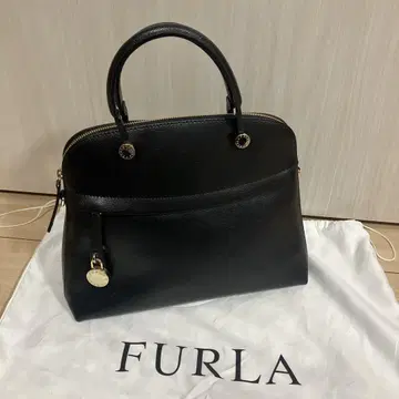 FURLA 파이퍼 M 사이즈 숄더 백 블랙
