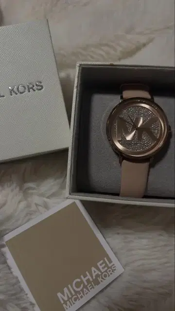 MICHAEL KORS 핑크 실리콘 밴드 시계