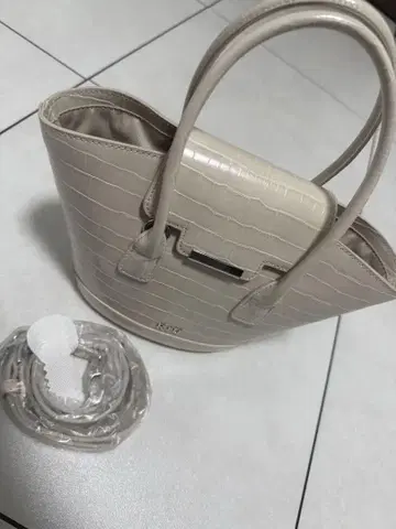 새상품급 Riu 2way croco hand bag 베이지