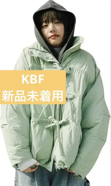 [ 미착용 새상품 택 포함 ] KBF 다운 자켓 프론트 리본