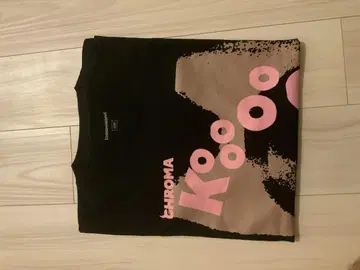 CHROMA Koooo pia 그래픽 T셔츠