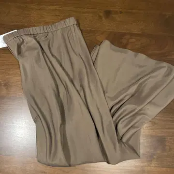 미사용 새상품 40 사이즈 허리밴딩 ATTENTION 롱 스커트